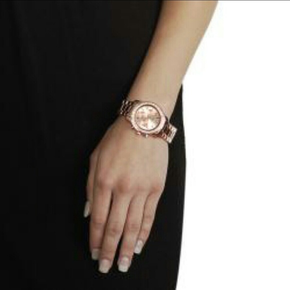 Sparkly! Geneva Goldtone Rhinestone Watch RUNS - Picture 3 of 4