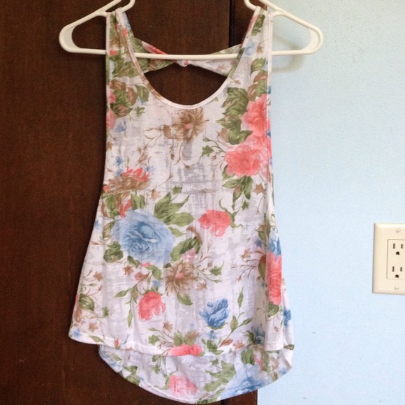 Floral top - Picture 2 of 3