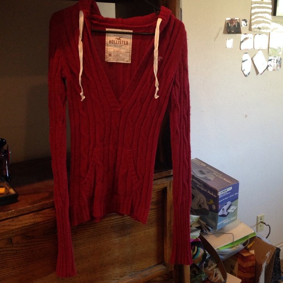 Hollister sweater