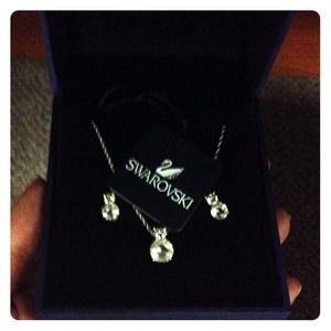 Swarovski necklace and earring. "Brilliance Set"