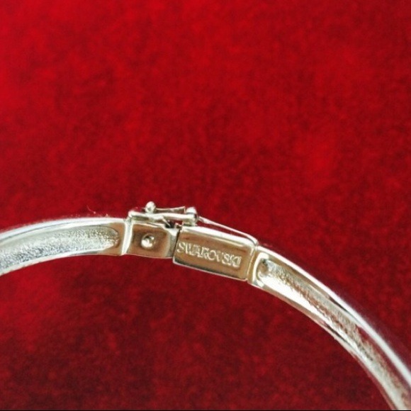 Gorgeous Swarovski Bracelet - Picture 2 of 4