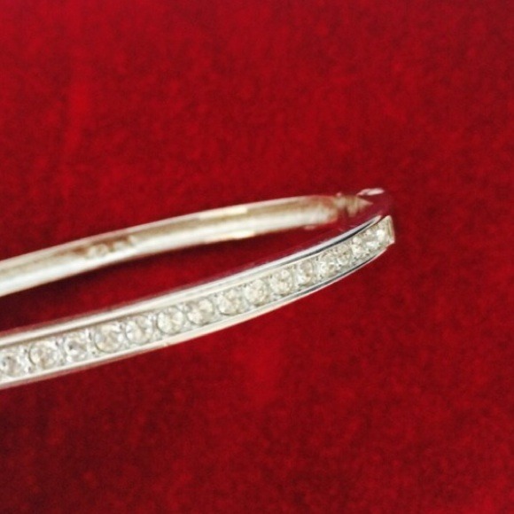 Gorgeous Swarovski Bracelet - Picture 3 of 4