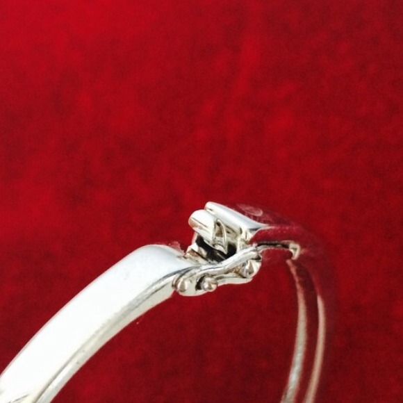 Gorgeous Swarovski Bracelet - Picture 4 of 4