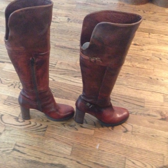A gorgeous pair of cognac & chocolate boots