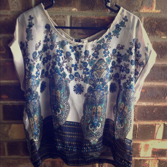 Beautiful baroque printed top. Size M. Target b
