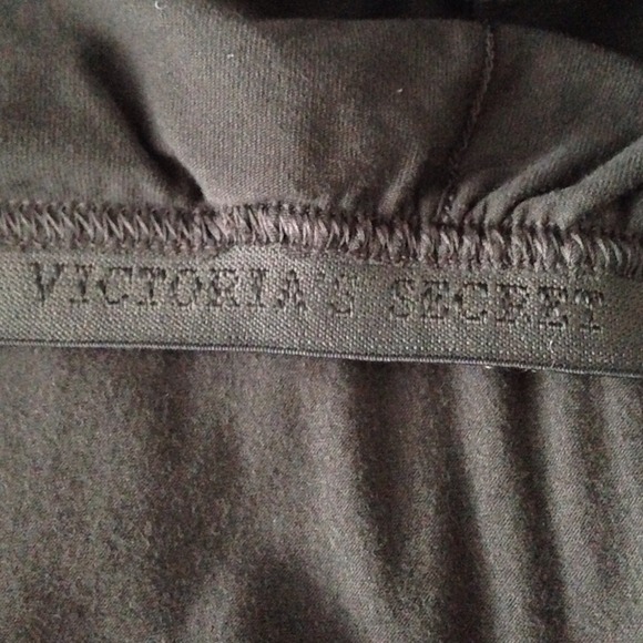 💲SOLD💲Grey cotton top with built in bra - Picture 2 of 2