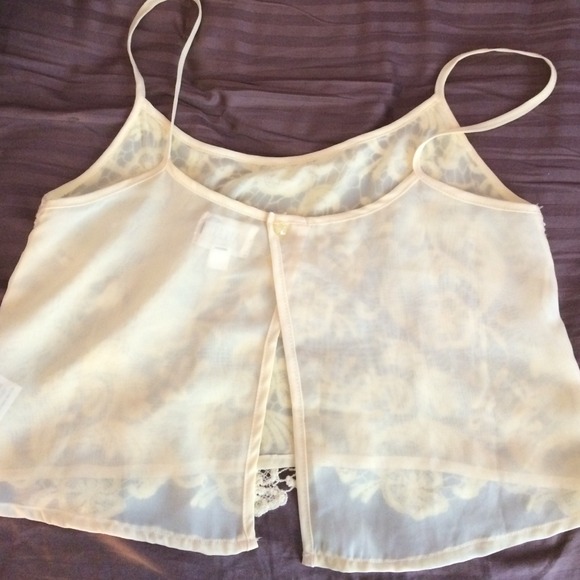 Yellow lace floral crop too - Picture 2 of 2