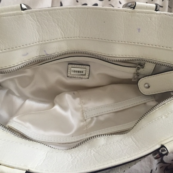 💕GUESS purse💕 - Picture 2 of 4