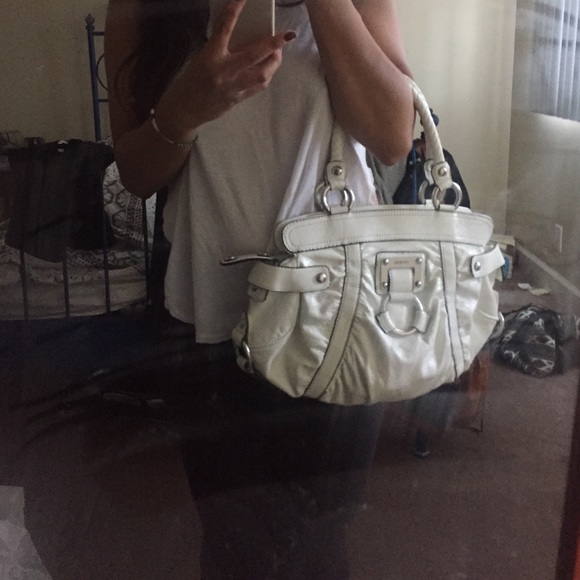 💕GUESS purse💕 - Picture 4 of 4