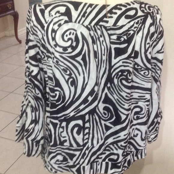 Swing shorts jacket by Karen Kane🌹 REDUCED 🌺 - Picture 2 of 4