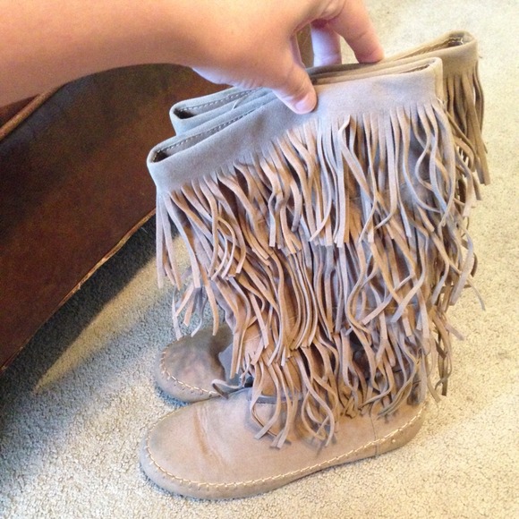 Moccasin fringe boots