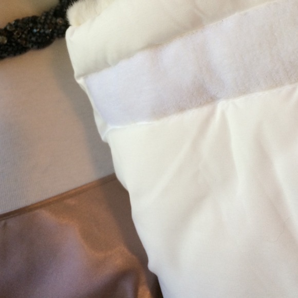 Faux Fur Wrap with Velcro closure - Picture 6 of 6