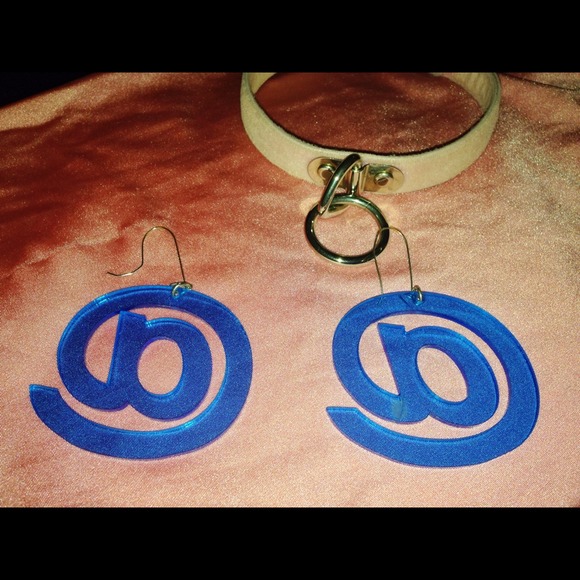 Light pink choker and @ symbol earrings