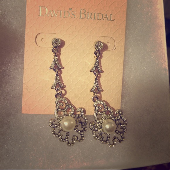 Silver studded earring w/ pearl