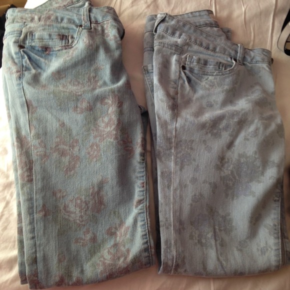 2 pairs of jeans size 26