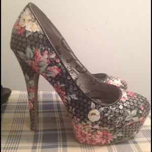 Flower &Beaded Pumps