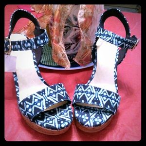 *TRADED*  NWT Tribal wedges