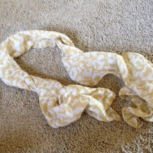 Yellow/white scarf - Picture 1 of 2