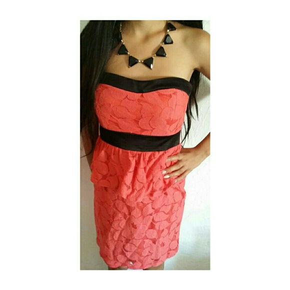 PEPLUM BLACK/CORALY COLOR