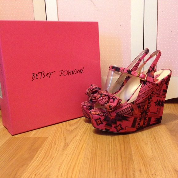 Betsey Johnson Shoes - Betsey Johnson Fuchsia Wedge.