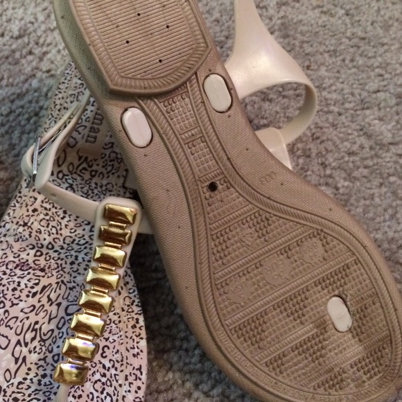 Nude T-Strap sandals size 6 - Picture 4 of 4