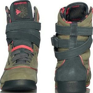 Bubble gum reeboks limited edition