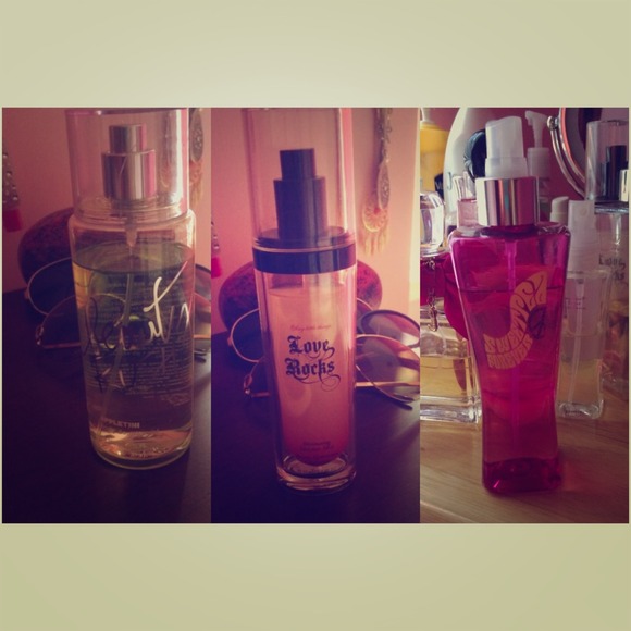 ❗️BUNDLE❗️Victoria's Secret body sprays!