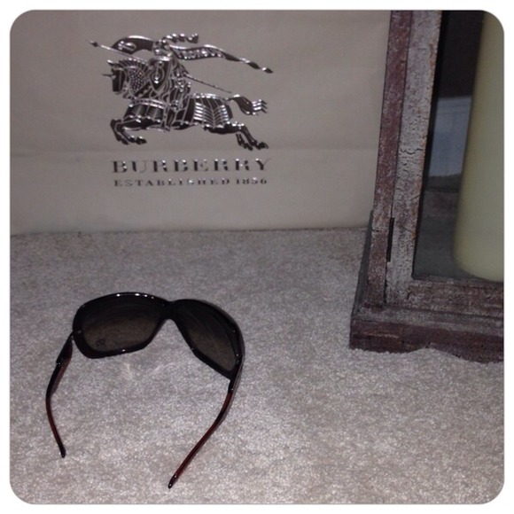 💯 Auth Burberry Sunglasses. - Picture 4 of 4