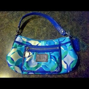 Selling a poppy coach bag