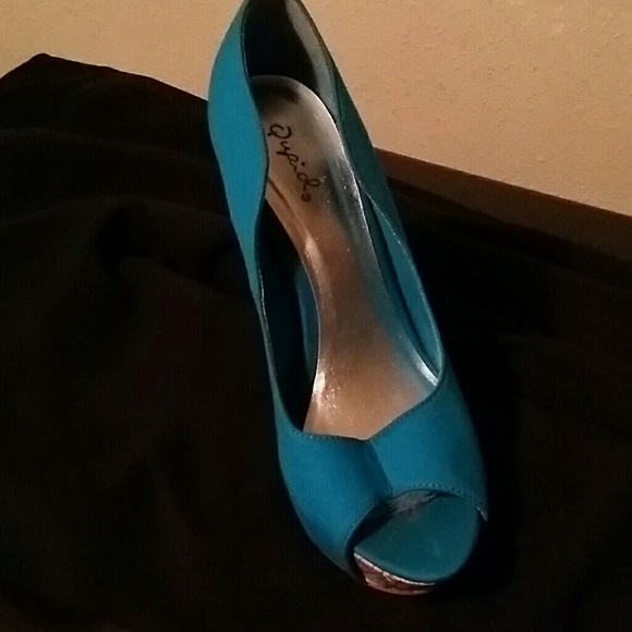 Cute peep toe teal blue heels - Picture 2 of 3