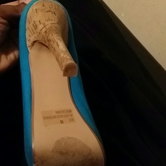 Cute peep toe teal blue heels - Picture 3 of 3