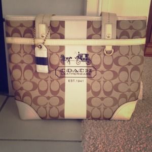 coach leatherware handbag