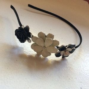 SOLD! Flower Headband $6