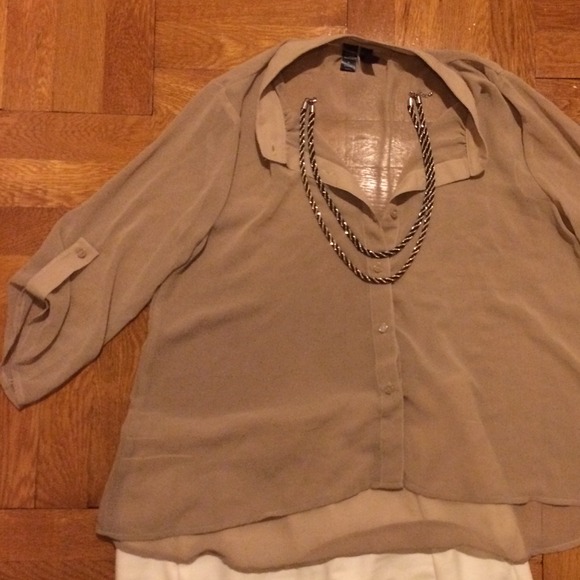 Tan blouse- SOLD IN BUNDLE - Picture 4 of 4