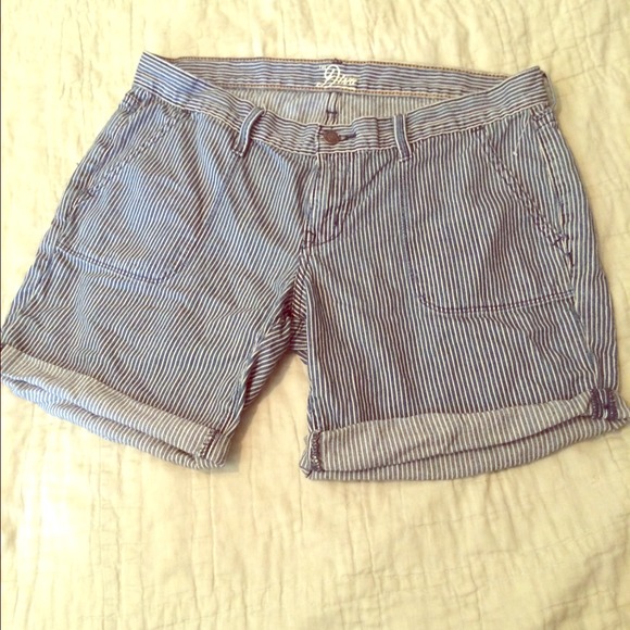 Old navy shorts size 14 nwot