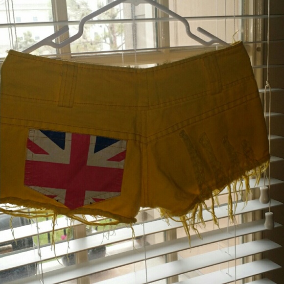 Shorts - Picture 2 of 3