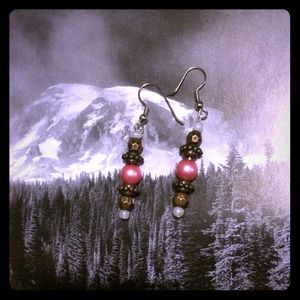 ⭐️REDUCED⭐️Bronze colored &pink pearled earrings!!