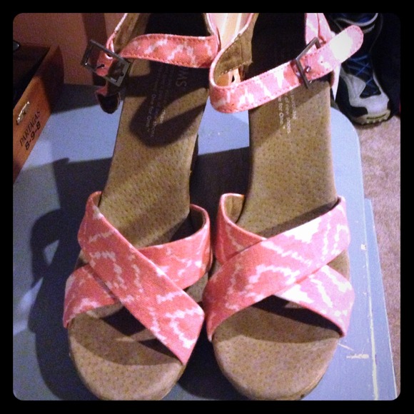 Toms  wedges size 7