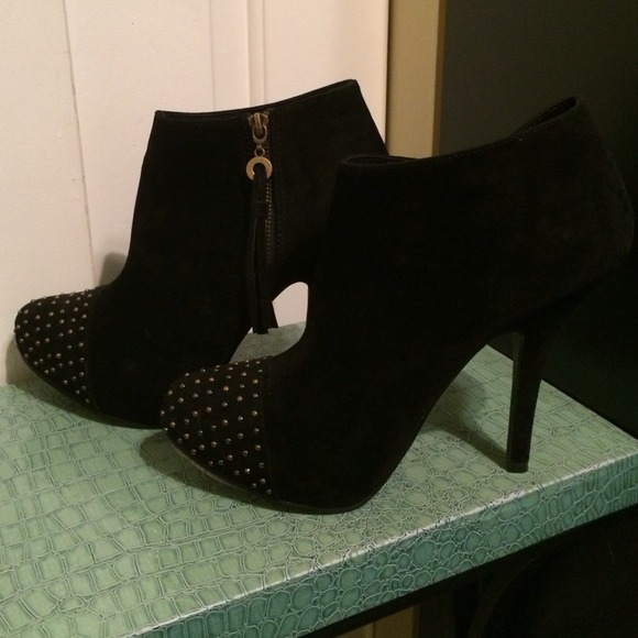 Studded heeled booties - Picture 3 of 3