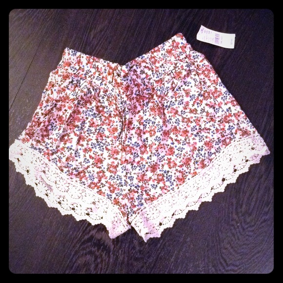 PacSun Pants - La hearts floral shorts