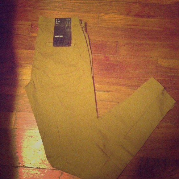 SOLD in bundle NWT Super slim side zip jeggings/