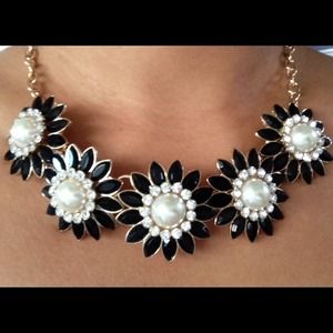 🆕 Gold Black flower necklace
