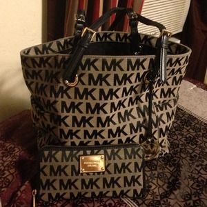 Michael kors purse and wallet SOLD