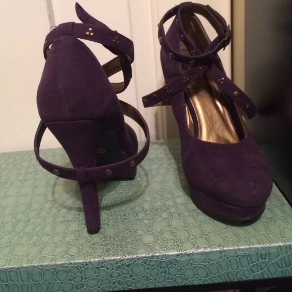 Purple platform heels with ankle straps - Picture 2 of 4