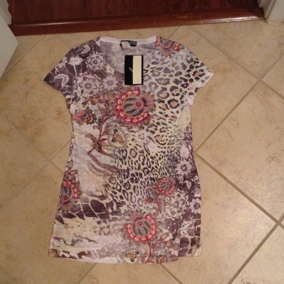 Brand new patterns shirt. - Picture 1 of 1