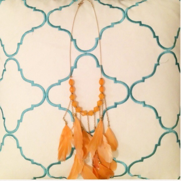 Feather Statement Necklace - Picture 2 of 3