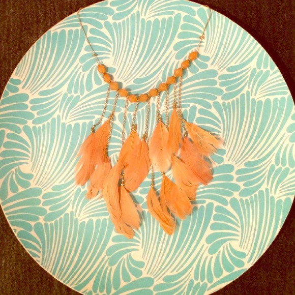 Feather Statement Necklace - Picture 3 of 3