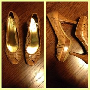 Size 9, Guess sandal pumps, sandy brown color.