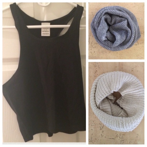 💕Bundle, 2 Scarves & Vs Tank
