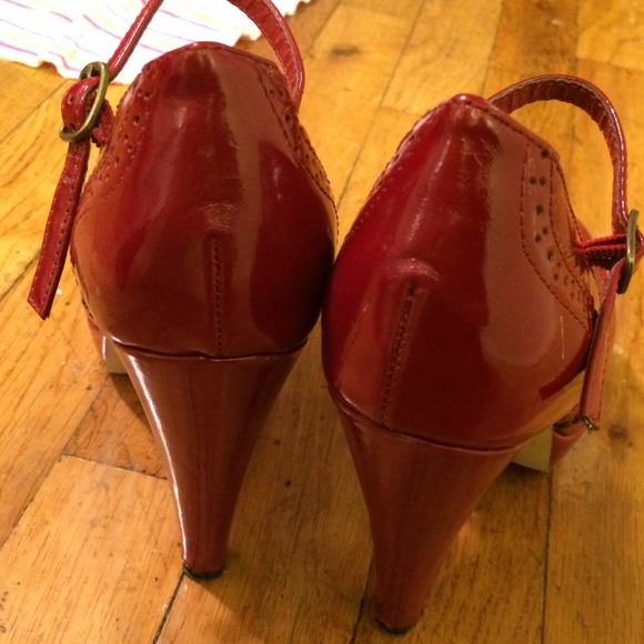 Heels - Picture 3 of 4